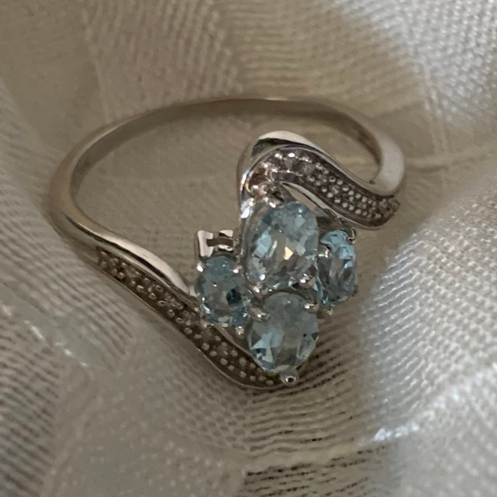 10K White Gold Blue Topaz Ring Sz 9